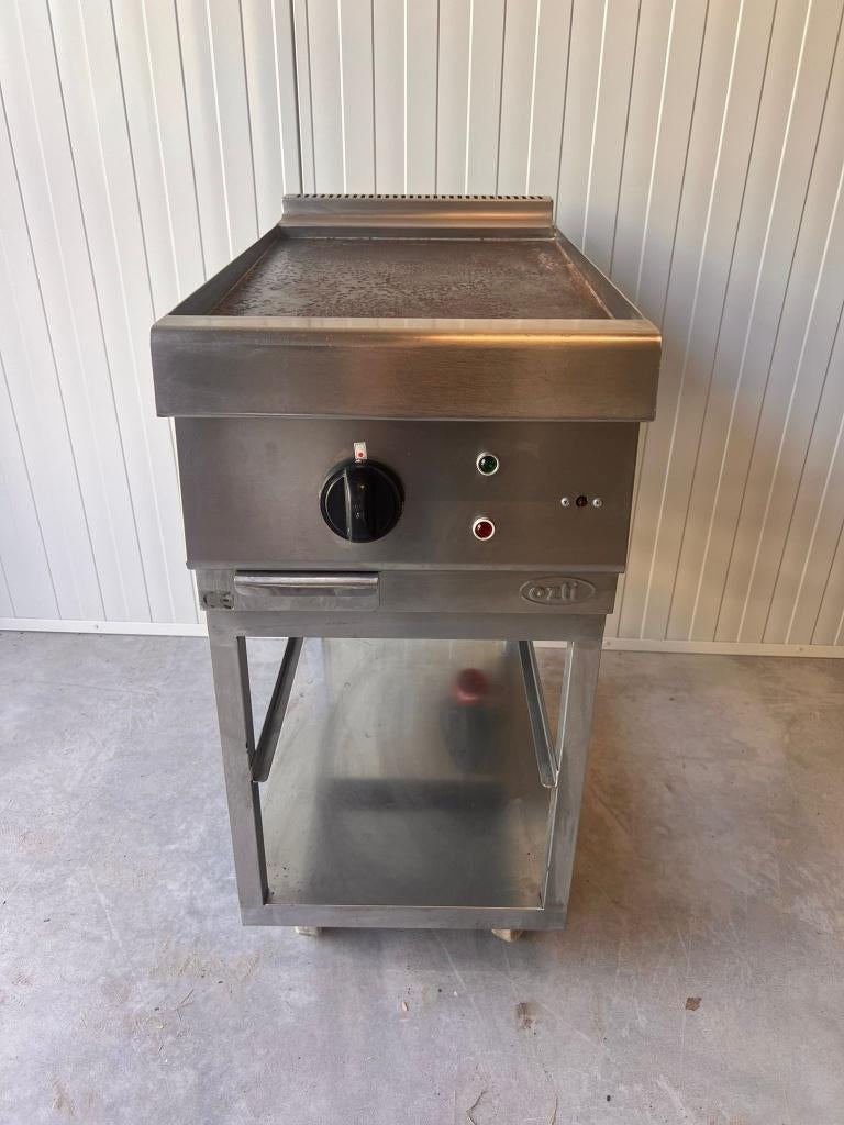 Bakplaat Elektrisch - staand model op wieltjes, Ophalen, Zo goed als nieuw, Vrijstaand, Elektrisch