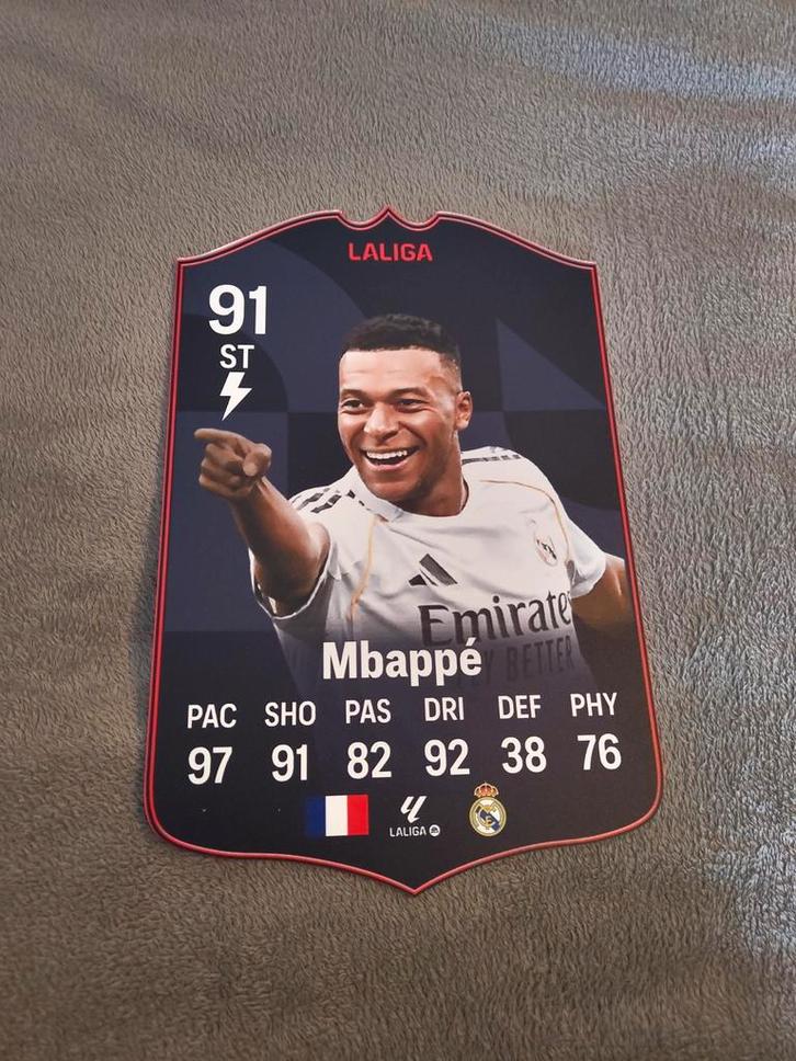 Voetbalkaartje (37cmx25cm) - Kylian Mbappé / Real Madrid, Verzamelen, Sportartikelen en Voetbal, Ophalen