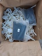 Bouché pour l'isolation. Boîte pleine de 170 mm de long, Bricolage & Construction, Enlèvement, Chevilles