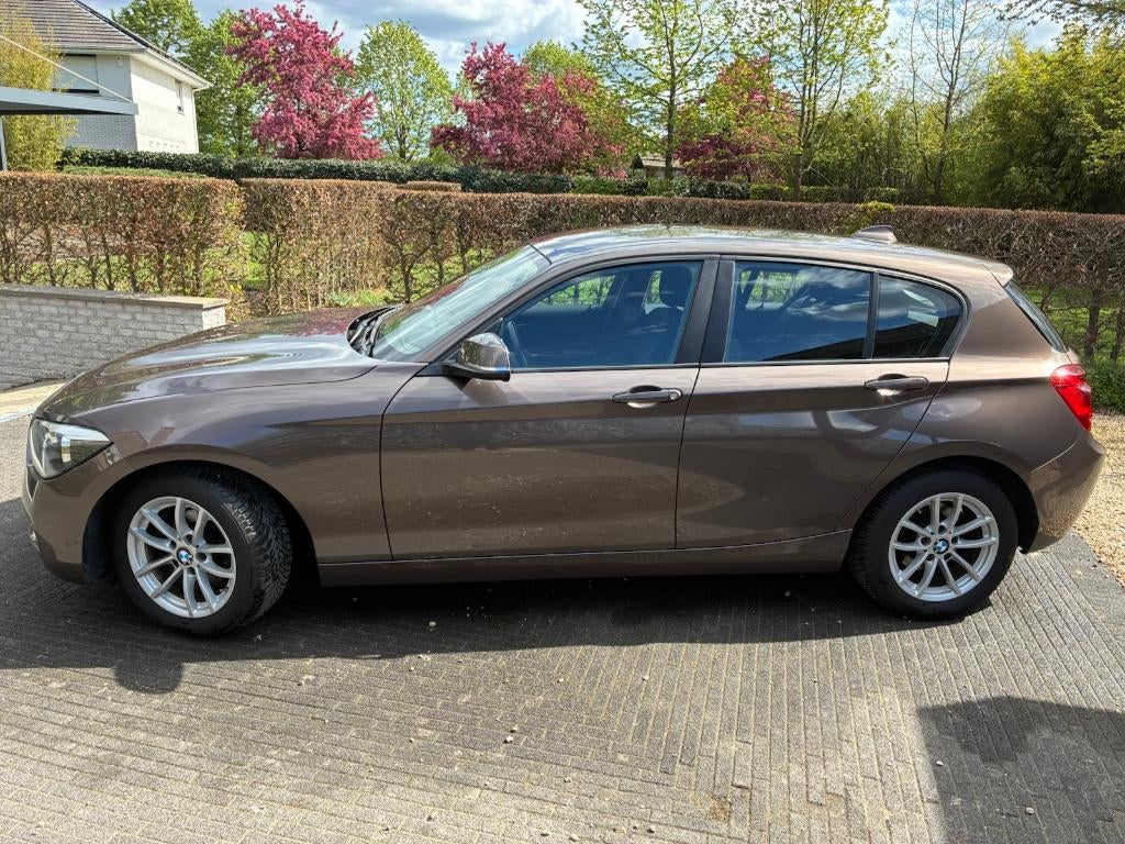BMW 114i, Auto's, BMW, 75 kW, 4 cilinders, Bruin, 1600 cc