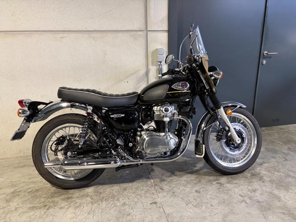 Kawasaki W800 nieuwste model met Asahi windscherm (bj 2025), Bedrijf, 12 t/m 35 kW, 800 cc, Overig