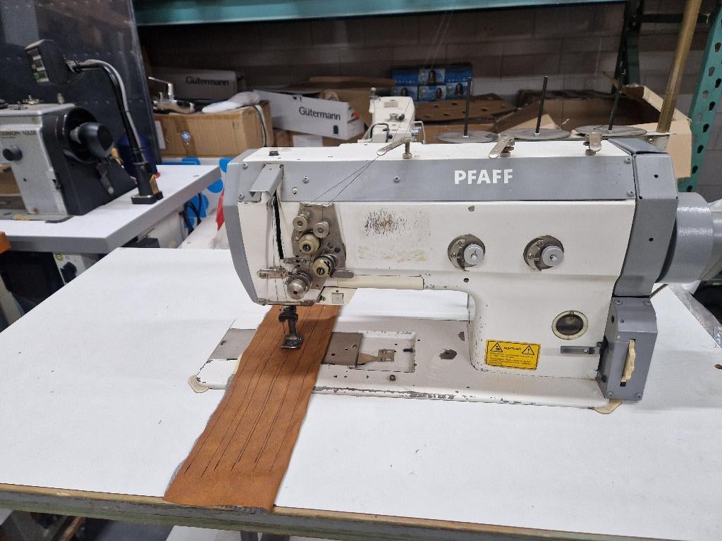 Pfaff 422–2-Naalds Naaimachine–17 mm Naaldafstand–Automaat 2, Ophalen, Naaimachine, Industrieel, Gebruikt