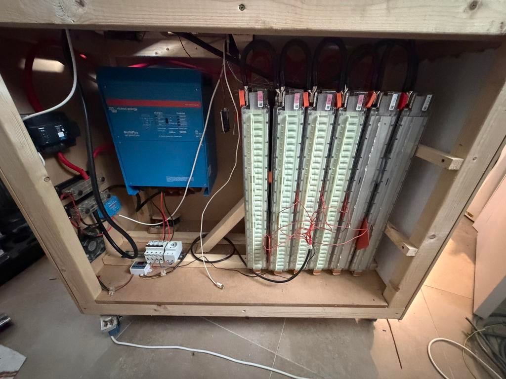 Zelgemaakte thuisbatterij 32kWh (Tesla modules & Victron), Ophalen, Gebruikt, Overige typen