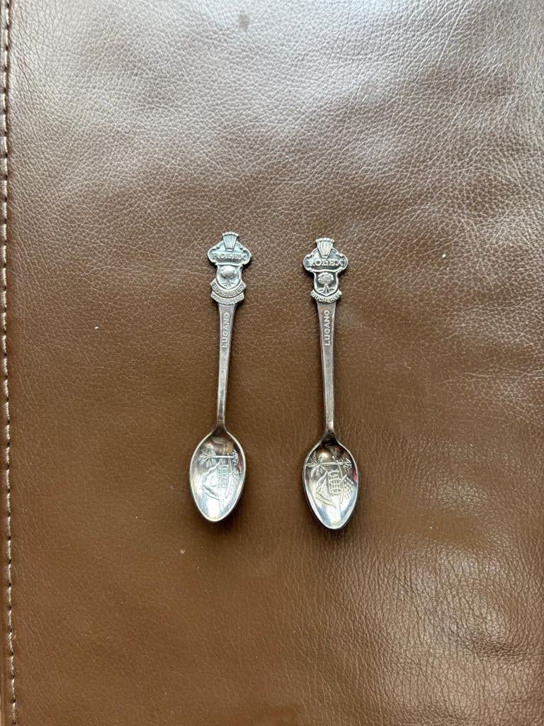 Rolex : deux cuillères à café siglées Lugano, Collections, Marques & Objets publicitaires, Comme neuf, Ustensile, Enlèvement