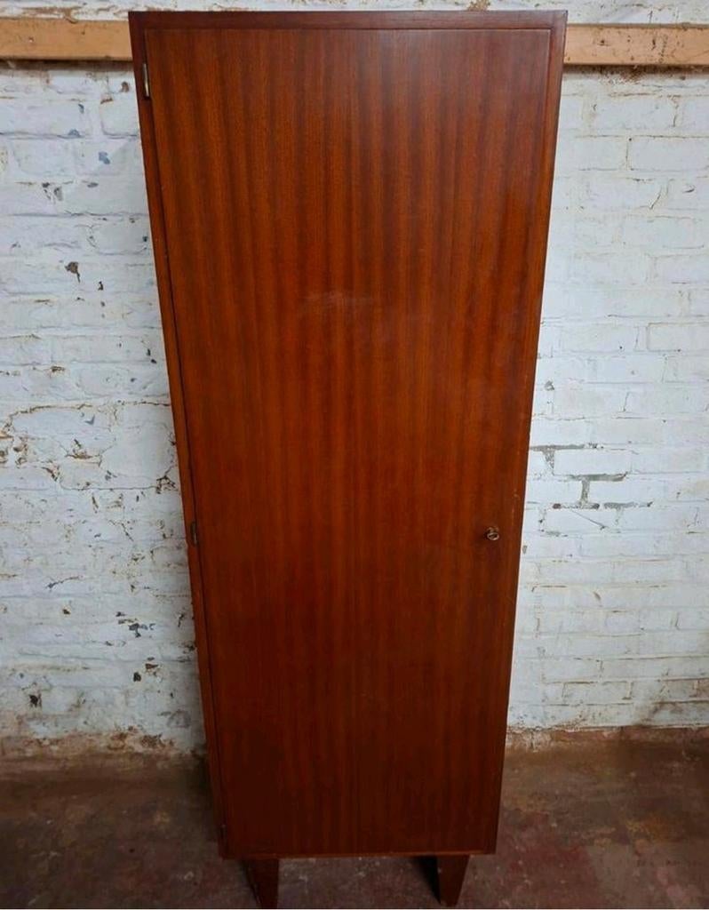 Vintage kledingkast, Enlèvement