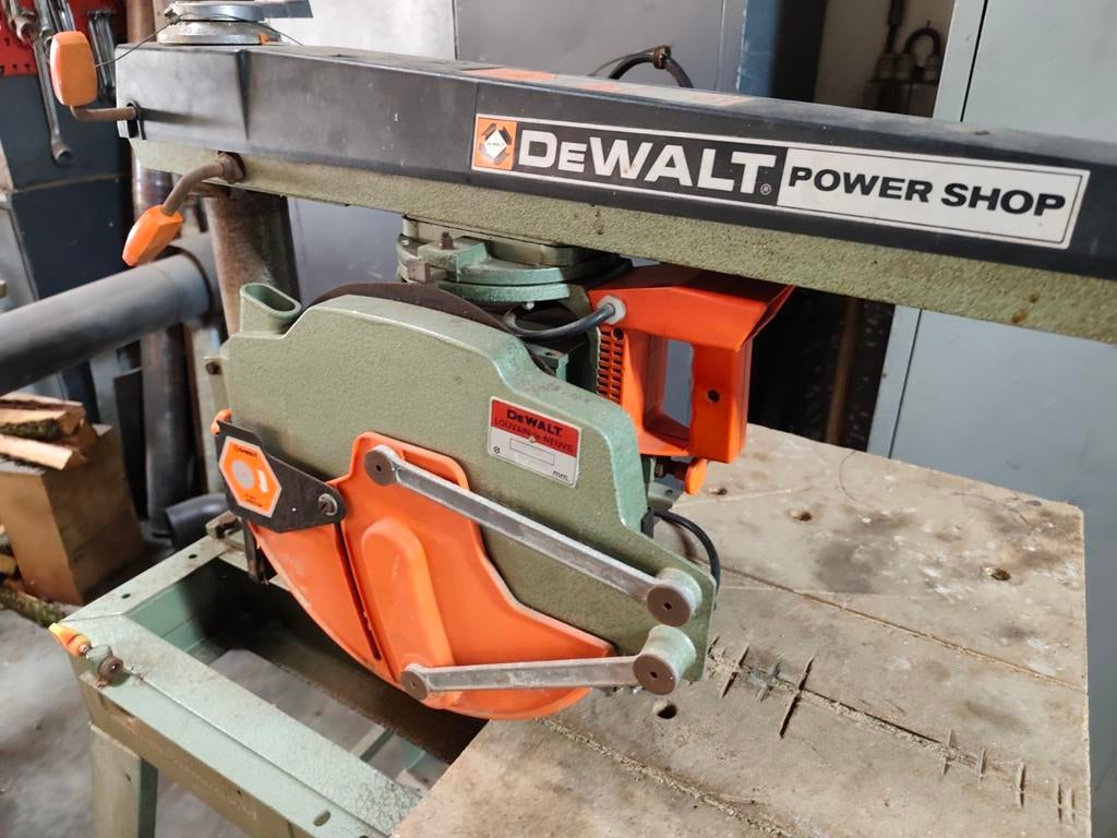 DeWalt radiaalzaag in goede staat., Doe-het-zelf en Bouw, Gereedschap | Zaagmachines, Ophalen, Afkortzaag