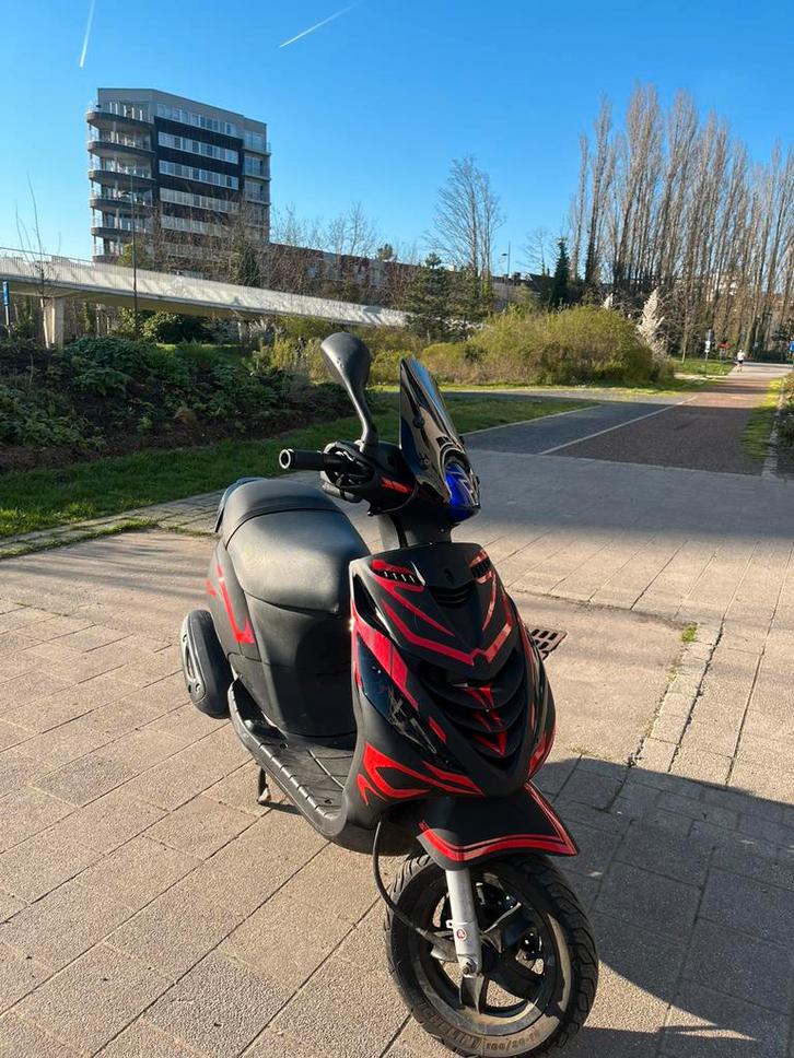 Zip a klasse 2023, Fietsen en Brommers, Scooters | Piaggio, Nieuw, Zip, Klasse A (25 km/u), Benzine, Ophalen