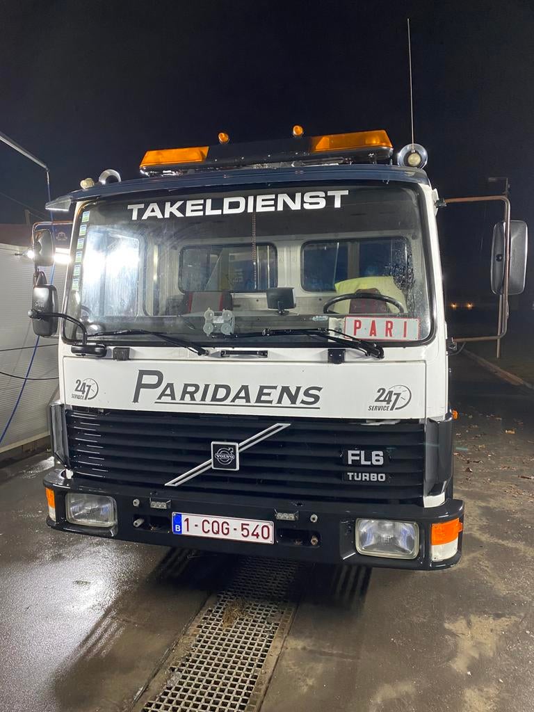 Takelwagen / Bergingswagen met kraan , schuifplateau en bril