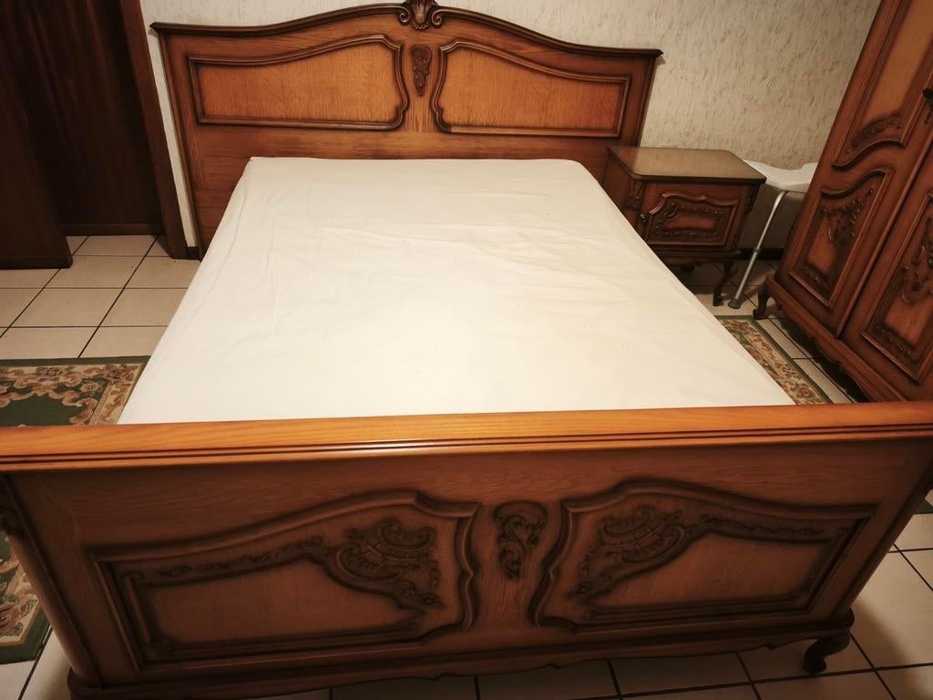 Antieke slaapkamer, Ophalen