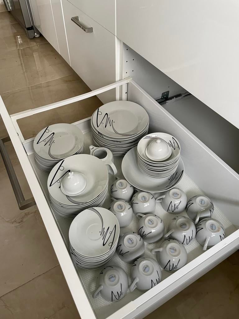 Service de cuisine complet, Enlèvement