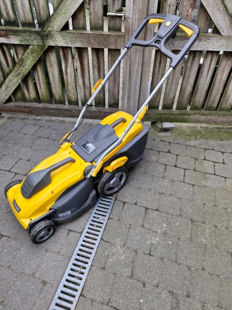 El grasmaaier, Stiga Combi 40E.  230VAc, Tuin en Terras, Grasmaaiers, Zo goed als nieuw, Elektrische grasmaaier, 40 t/m 49 cm
