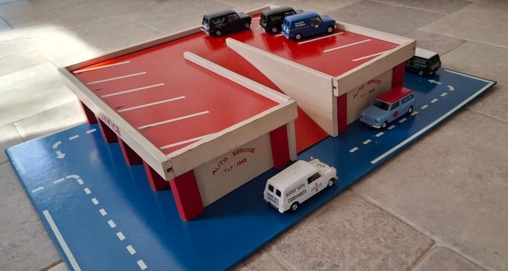Ancien JOUET en Bois GARAGE AUTO SERVICE pour miniatures, Enlèvement ou Envoi, Comme neuf