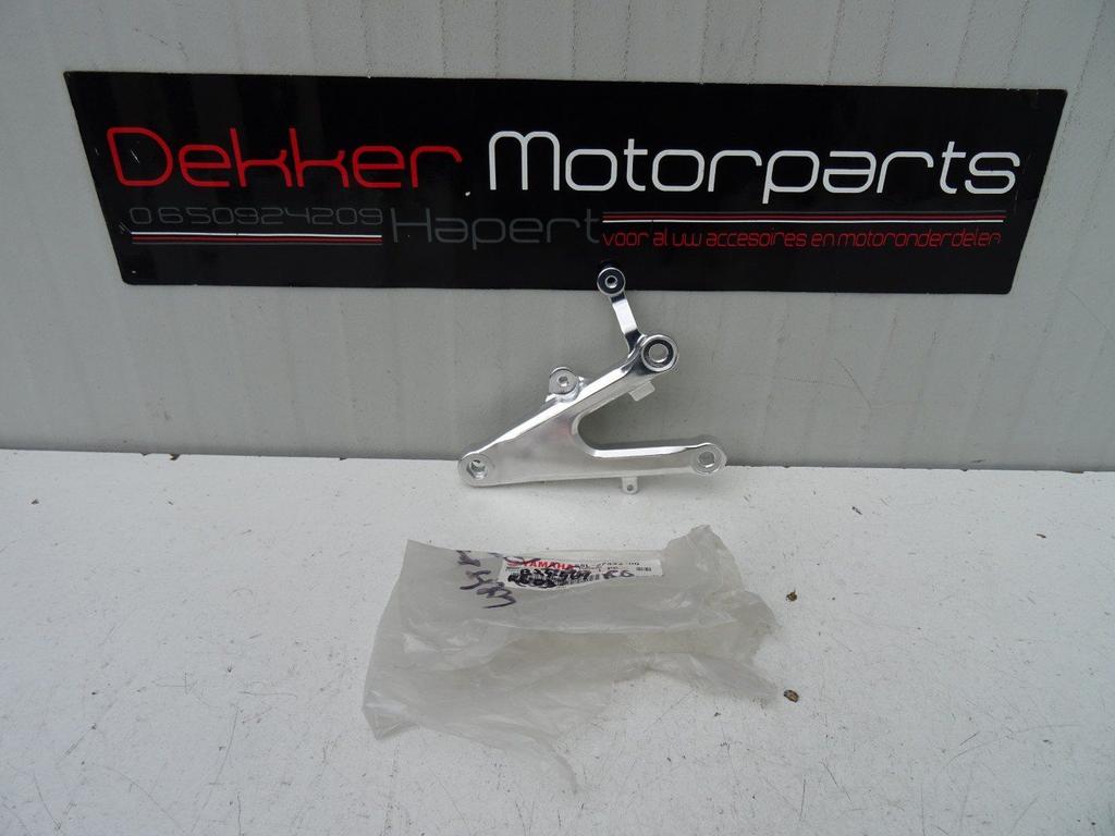 Rechter Schetsplaat / Voetsteun deel Yamaha YZF R6 2003-2005, Motoren, Onderdelen | Yamaha, Nieuw, Ophalen of Verzenden