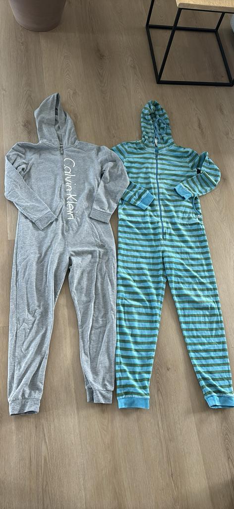 Onesie Woody 12j en onesie Calvin Klein 152-164, Ophalen of Verzenden, Gebruikt, Jongen of Meisje, Nacht- of Onderkleding