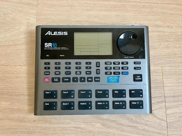 Alesis SR-18 drum machine, Musique & Instruments, Batteries électroniques, Comme neuf, Autres marques, Envoi