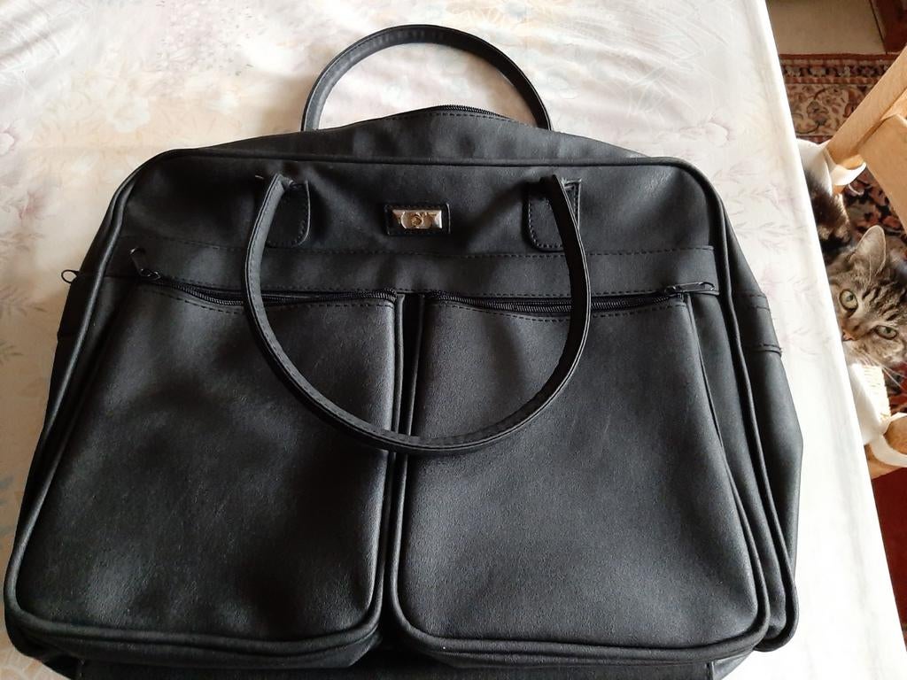 Zwarte laptoptas, Ophalen