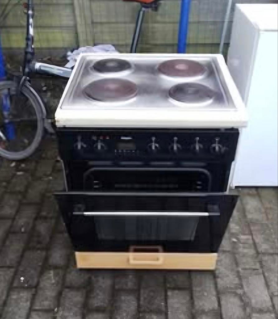 Elektrisch fornuis met oven – volledig werkend, Ophalen, Elektrisch
