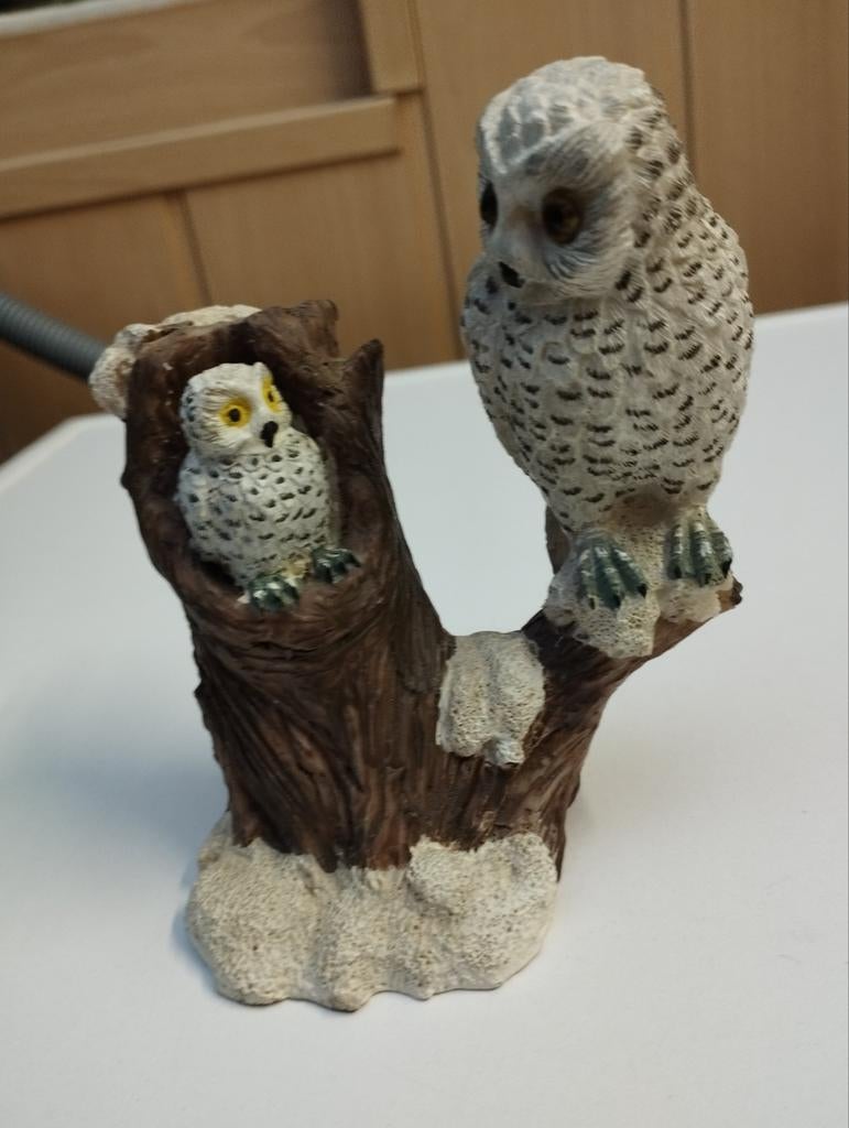 Een beeldje met moeder uil en jong in een boomstam kleur ver, Verzamelen, Ophalen