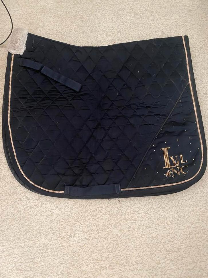 Elegant zwart dekje, Animaux & Accessoires, Chevaux & Poneys | Couvertures & Couvre-reins, Comme neuf, Tapis de selle, Full (L)