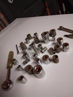 31 douilles +3 accessoires de serrage., Enlèvement ou Envoi, Utilisé