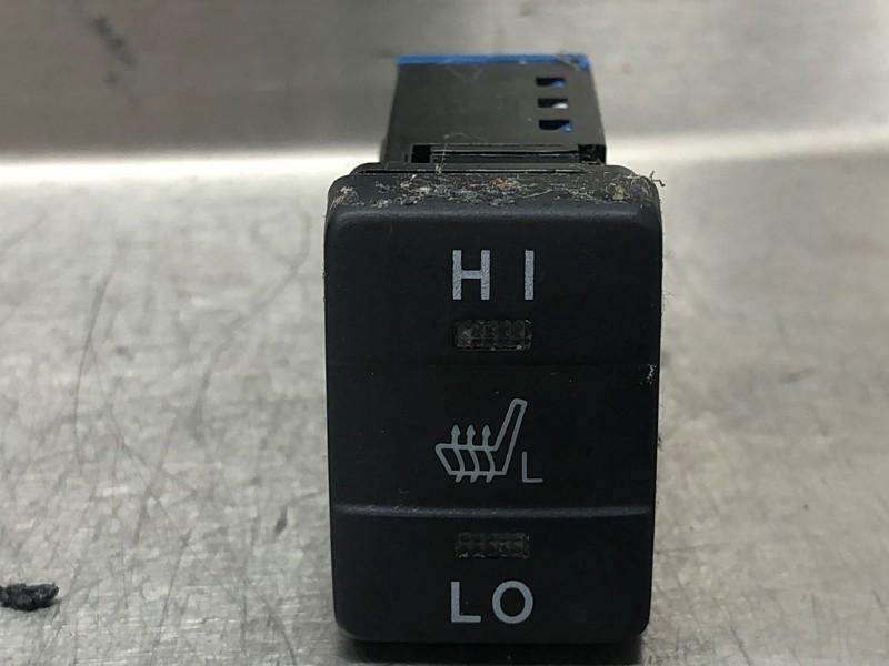 COMMUTATEUR SIEGE CHAUFFANT Toyota Auris (E18) (|191690|), Autos : Pièces & Accessoires, Utilisé, Toyota