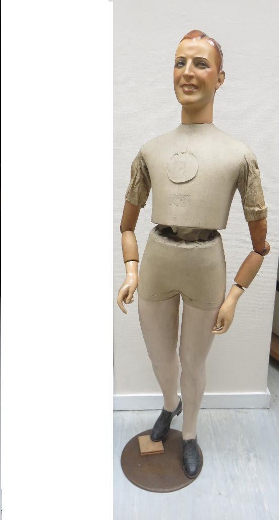 Mannequin ancien, Enlèvement