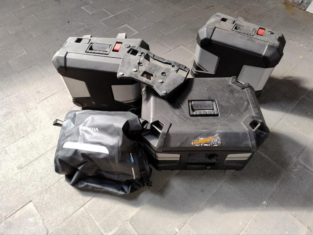 Afrika twin sport koffers en onderdelen, Motos, Accessoires | Valises & Sacs, Enlèvement