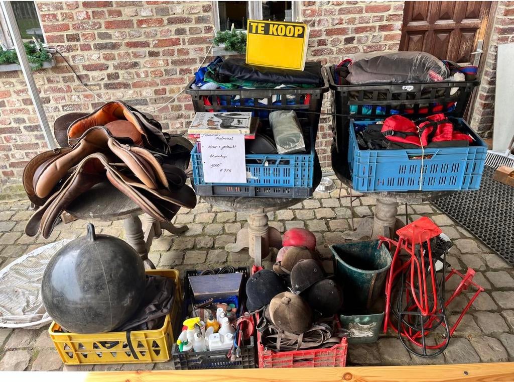 Paarden materiaal, Ophalen