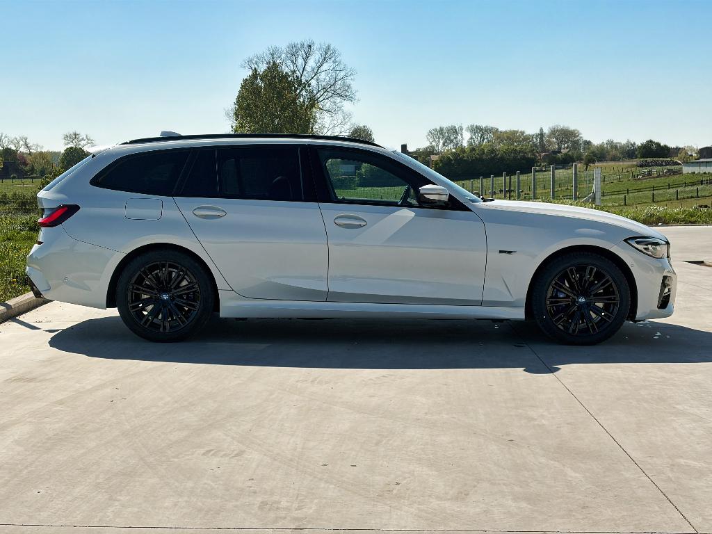 BMW 330e - 2022 - 76.593km - Pano - M-sport - 360, Autos, Cuir et Alcantara, https://public.car-pass.be/vhr/74645868-64a6-4d8a-b08c-91833e10e7bf
