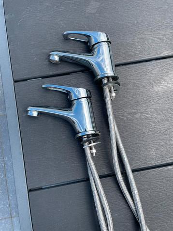 2 wastafelkranen éénhendel beschikbaar voor biedingen