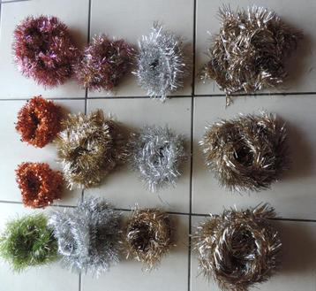  13 kleurrijke vintage decoratieve slingers beschikbaar voor biedingen
