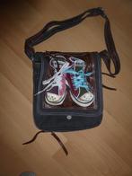 Handtasje leder voor kinderen met decoratieve sneakers, Ophalen, Gebruikt