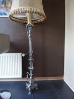 Lampes en étain, Enlèvement