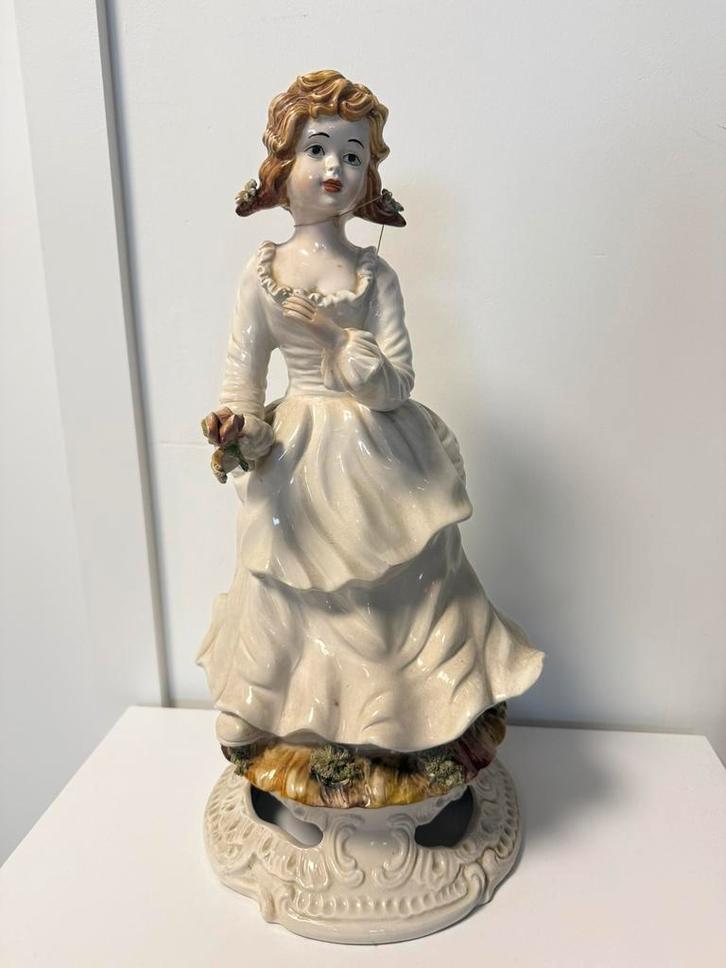 Vintage Italiaanse Capodimonte stijl porselein handgemaakt, Verzamelen, Beelden en Beeldjes, Zo goed als nieuw, Ophalen of Verzenden