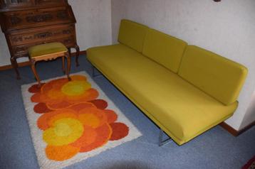 seventies tapijt met gele en oranje geometrische tekening beschikbaar voor biedingen
