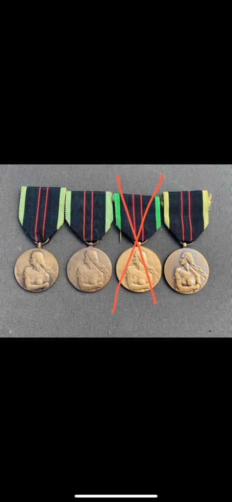 Medaille K: 4 verschillende types - per stuk €15, Verzamelen, Militaria | Algemeen, Ophalen of Verzenden