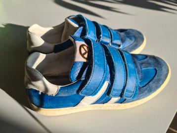 Schoenen, turnpantoffels en voetbalschoenen allerlei beschikbaar voor biedingen