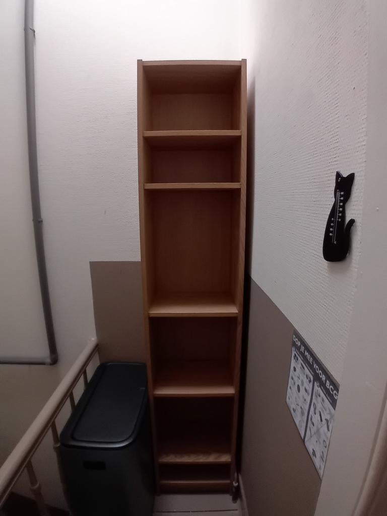 Smalle kast, Ophalen