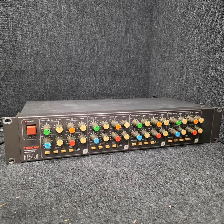 TASCAM PE-40 nostalgische equalizer, Musique & Instruments, Effets, Comme neuf, Equalizer ou Égaliseur, Enlèvement ou Envoi