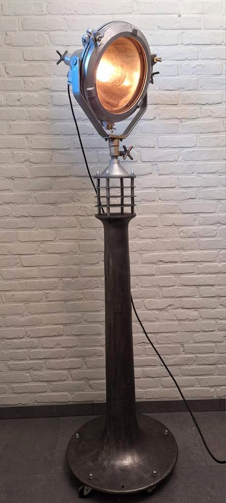 Industriele scheepslamp op voet, Antiek en Kunst, Antiek | Verlichting, Ophalen