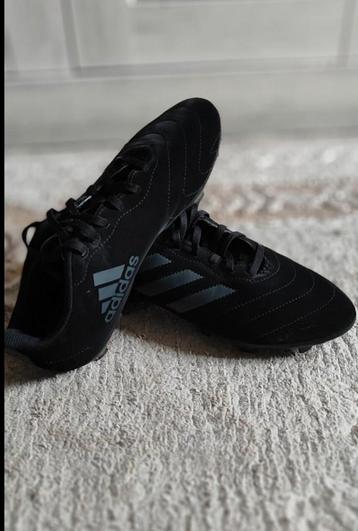  Adidas Voetbalshoenen in maat 38 beschikbaar voor biedingen