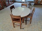 Vintage tafel en vier stoelen in hout., Huis en Inrichting, Ophalen, Gebruikt