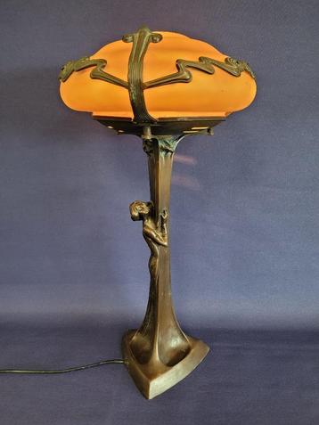 Lampe ancienne, modèle de Gustav Gurschner