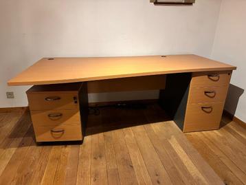 Bureau professionnel complet disponible aux enchères