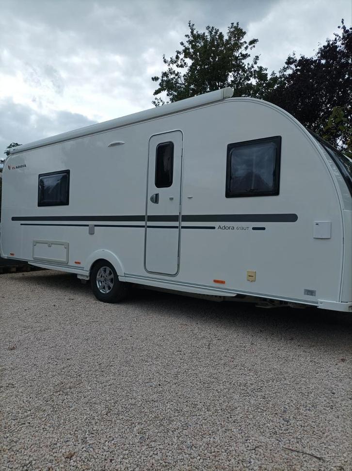 Adria adora 613 ut, Caravans en Kamperen, Caravans, Particulier, Adria, Luifel, Mover, Reservewiel, Zonnepaneel, Ophalen