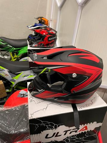 Nieuwe verschillende maten en kleuren kinder helmen beschikbaar voor biedingen