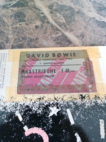 LP de David Bowie avec billet original pour une tournée séri disponible aux enchères