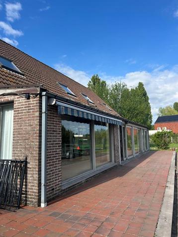 Zonneluifel beschikbaar voor biedingen