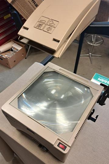Overhead projector 3M type 1708 beschikbaar voor biedingen