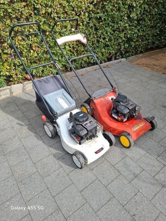 2 bezinegrasmaaiers zelftrekkers met werk aan.motor los, Tuin en Terras, Grasmaaiers, Gebruikt, Ophalen